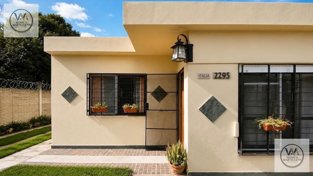 3-ROOM HOUSE IN CASTELAR NORTE 2 BEDROOMS WITH GARAGES