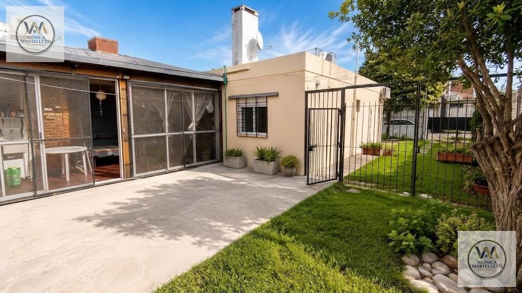 3-ROOM HOUSE IN CASTELAR NORTE 2 BEDROOMS WITH GARAGES