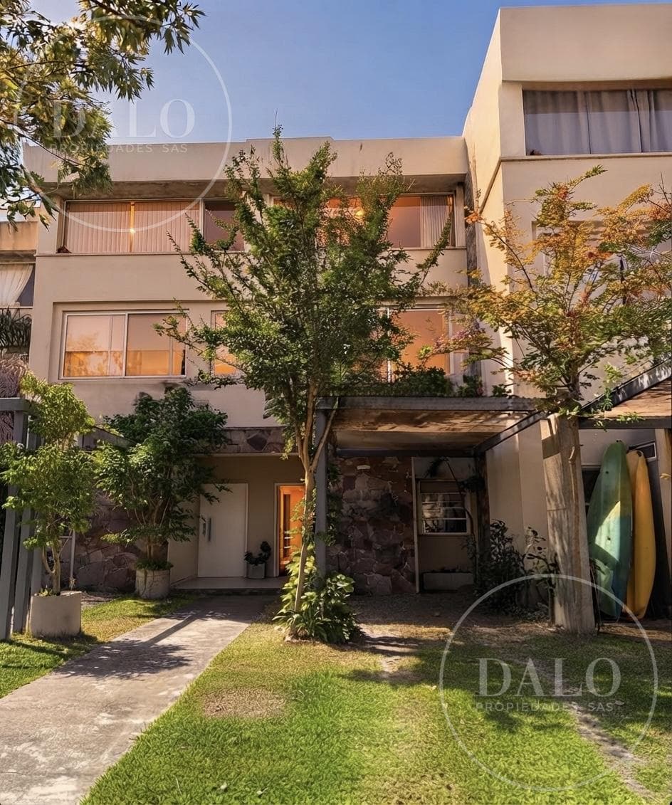 Beautiful 5-room triplex-style house with 2 parking spaces in the Portezuelo neighborhood, Nordelta