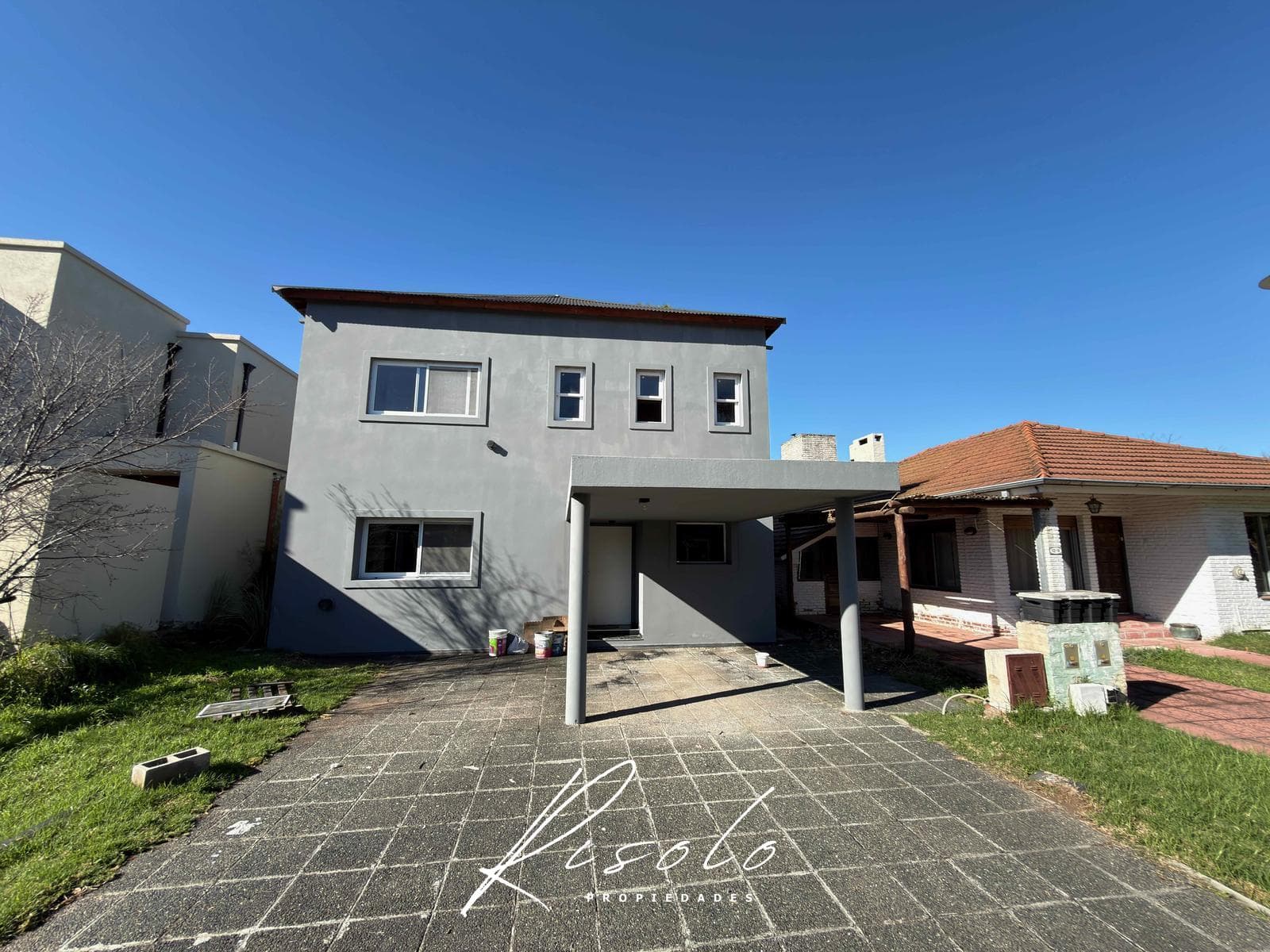 House for Sale in a Gated Community in Escobar. Bedrooms, Barbecue.