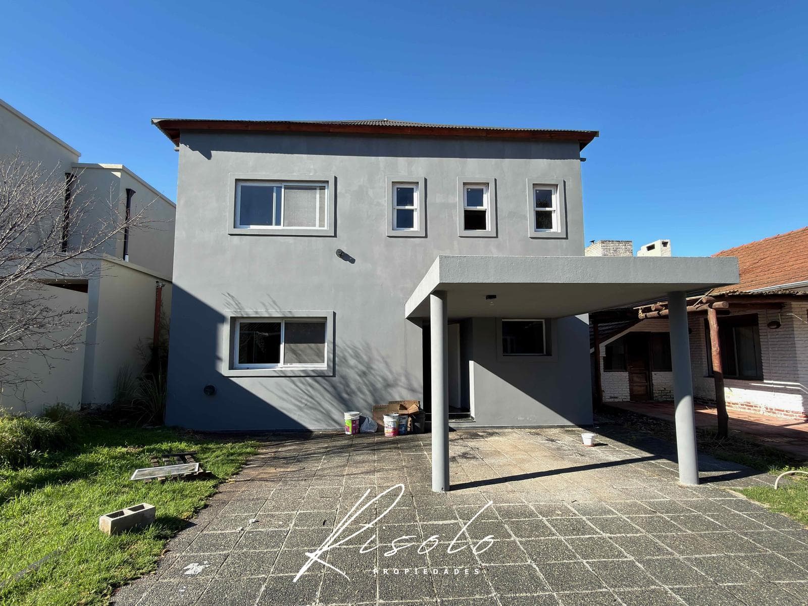 House for Sale in a Gated Community in Escobar. Bedrooms, Barbecue.