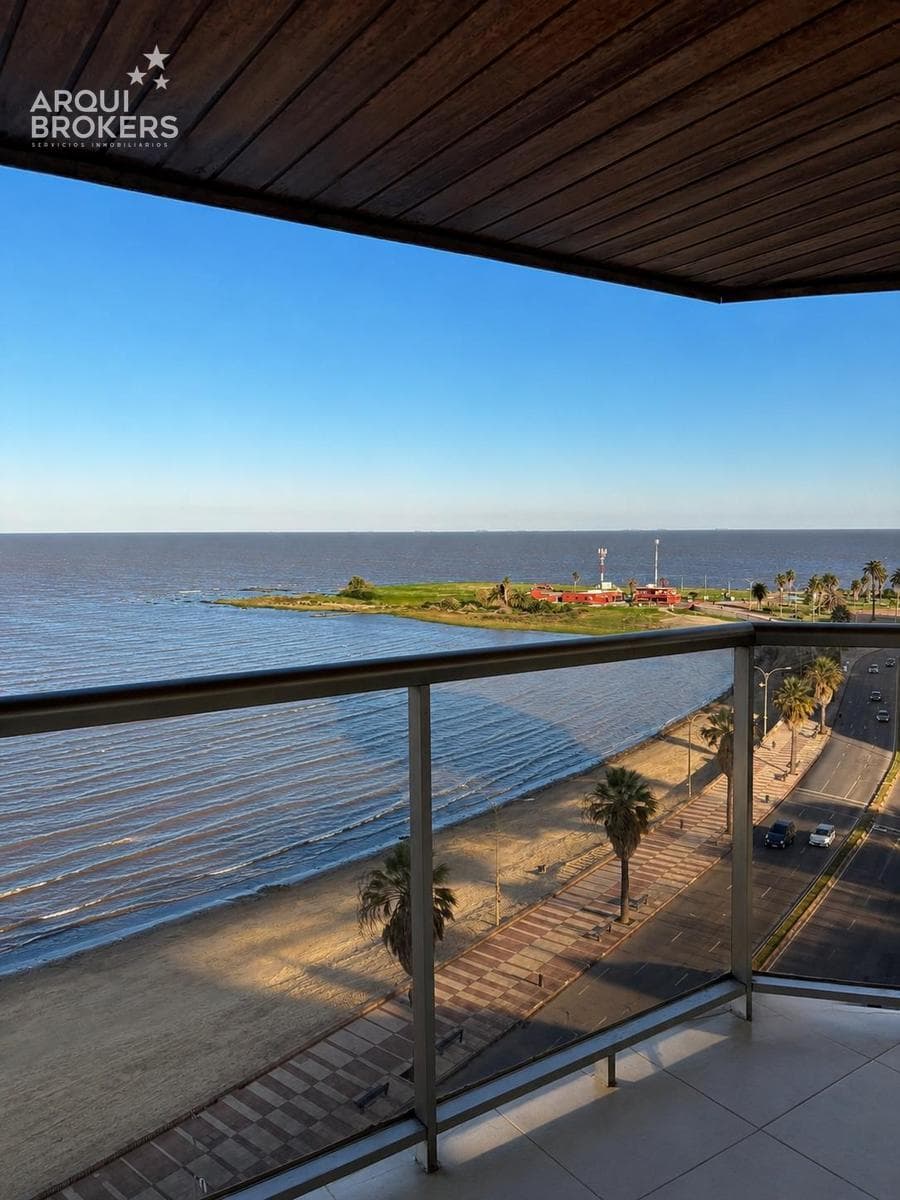 Four-bedroom apartment for rent on Rambla de Pocitos