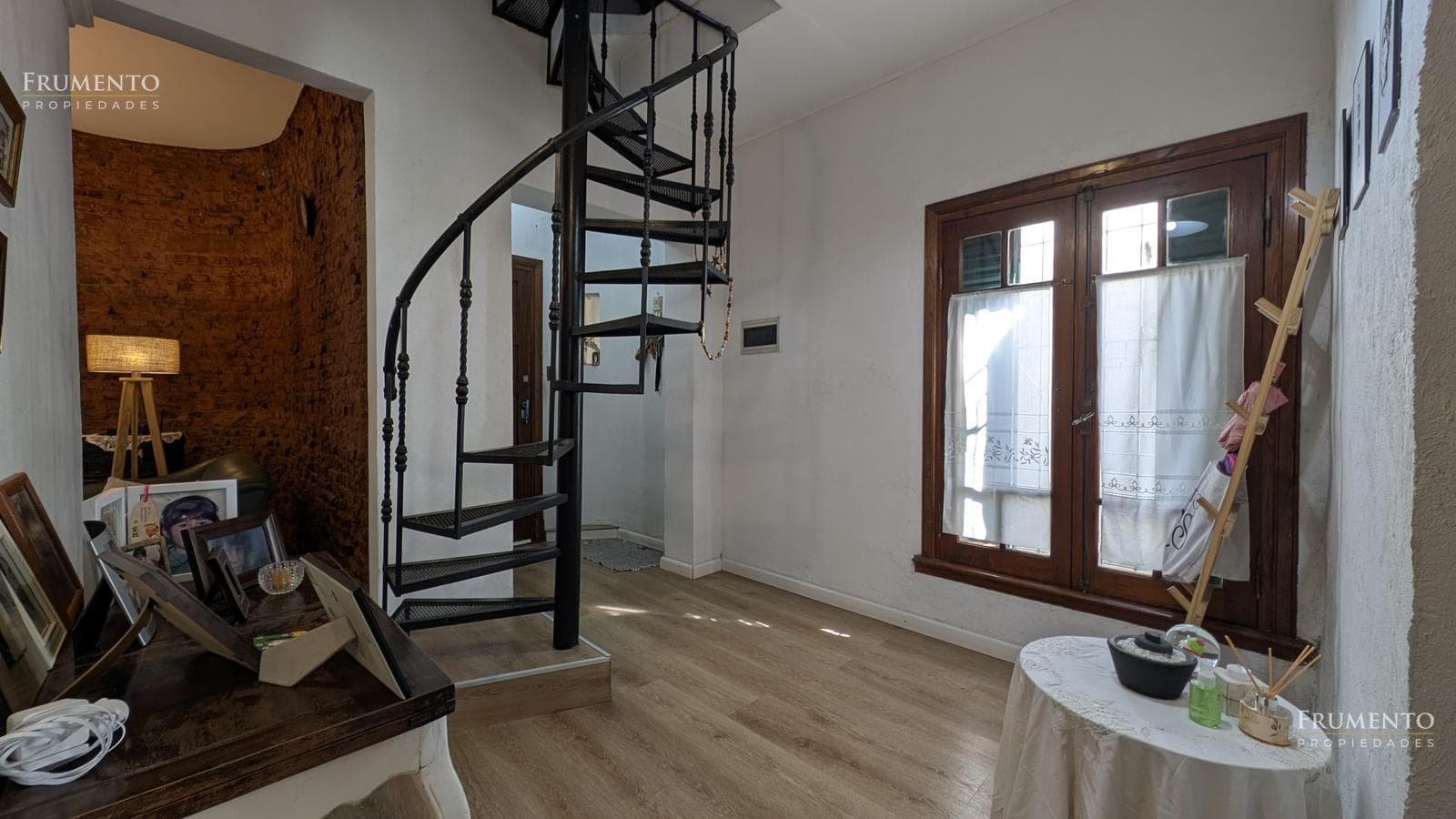 8-Room Home on 3 Floors with a Garden, Grill, and Garage in Villa Ballester
