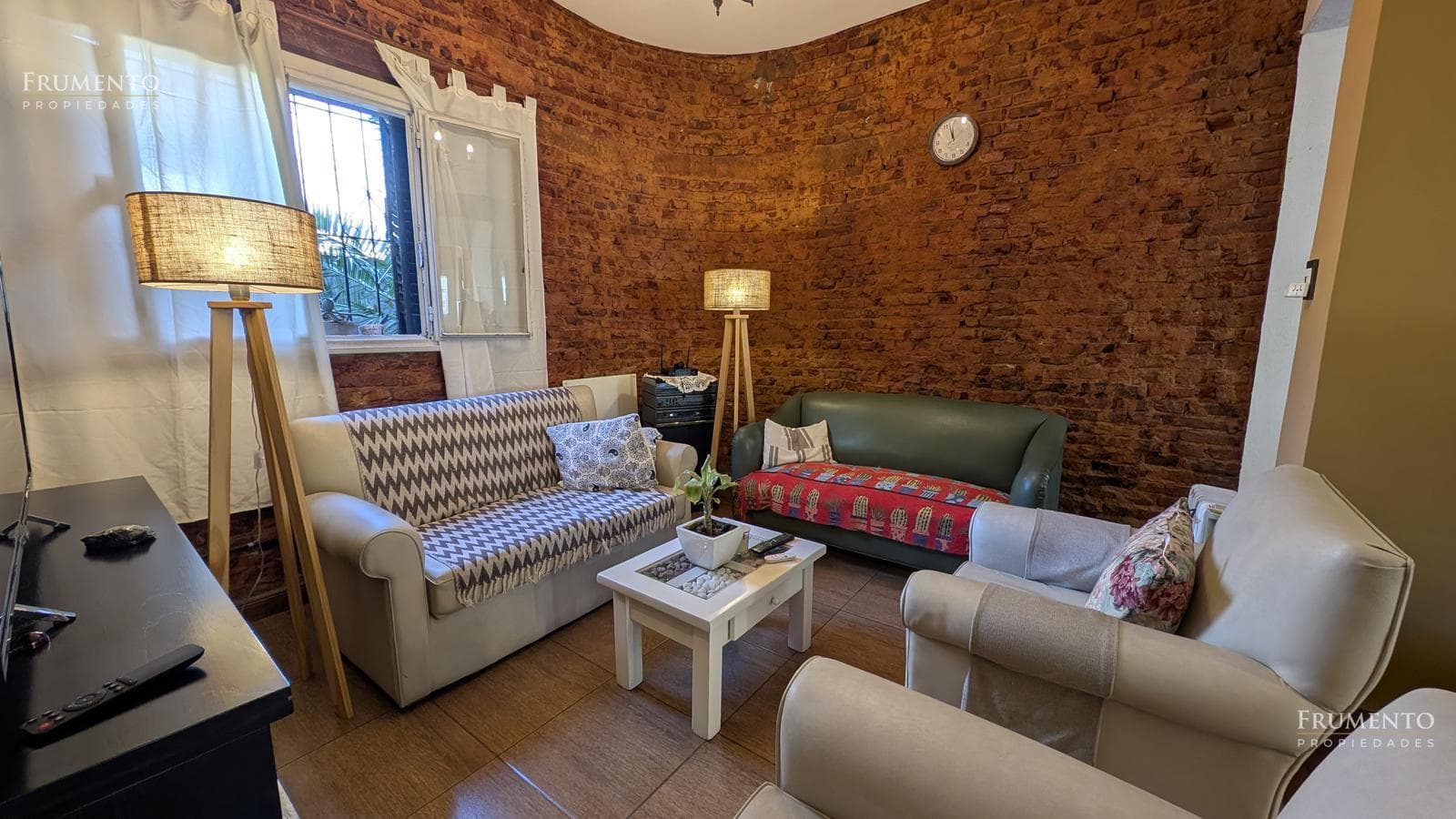8-Room Home on 3 Floors with a Garden, Grill, and Garage in Villa Ballester