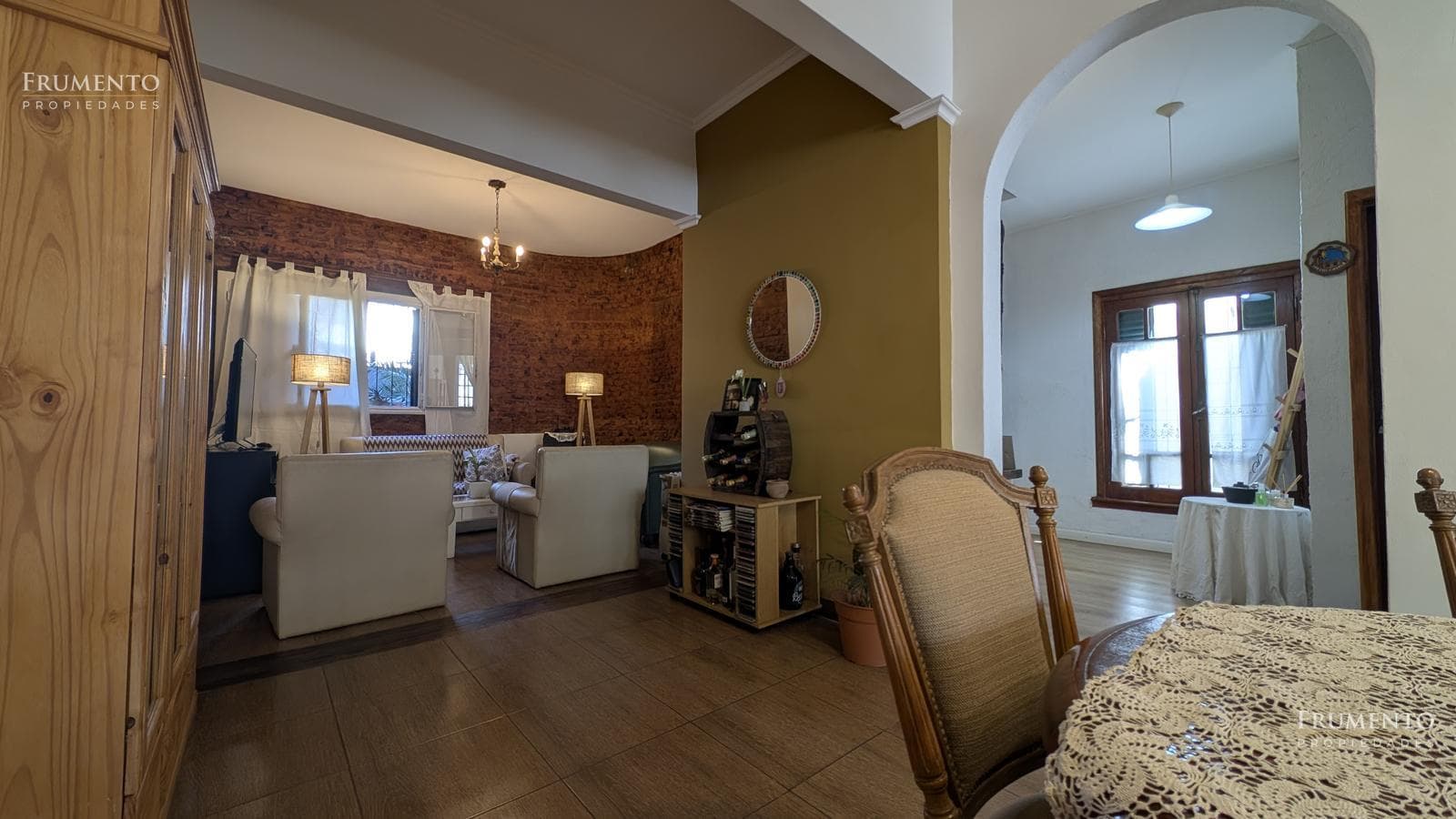 8-Room Home on 3 Floors with a Garden, Grill, and Garage in Villa Ballester