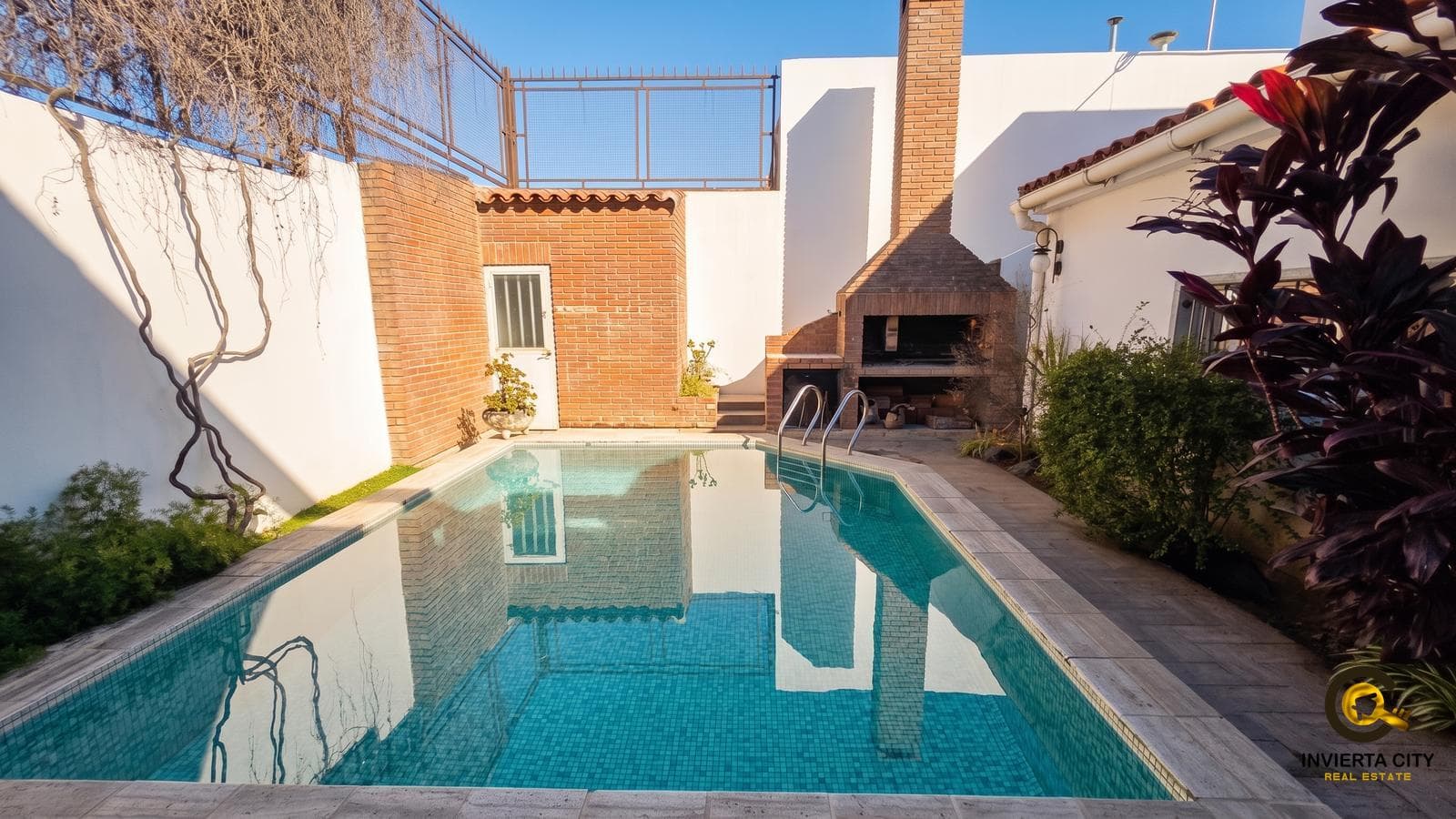 House for sale in Cofico: 4 bedrooms and a pool.
