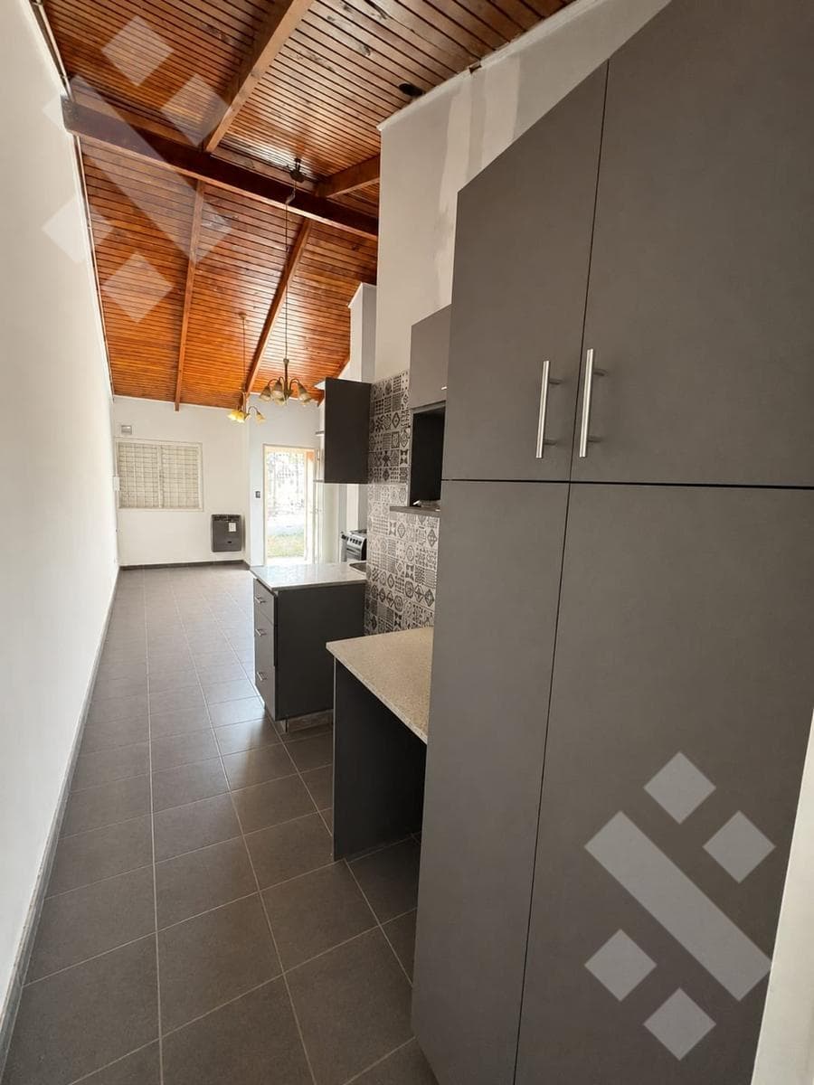 4-BEDROOM HOUSE FOR SALE - GODOY NEIGHBORHOOD, CIPOLLETTI