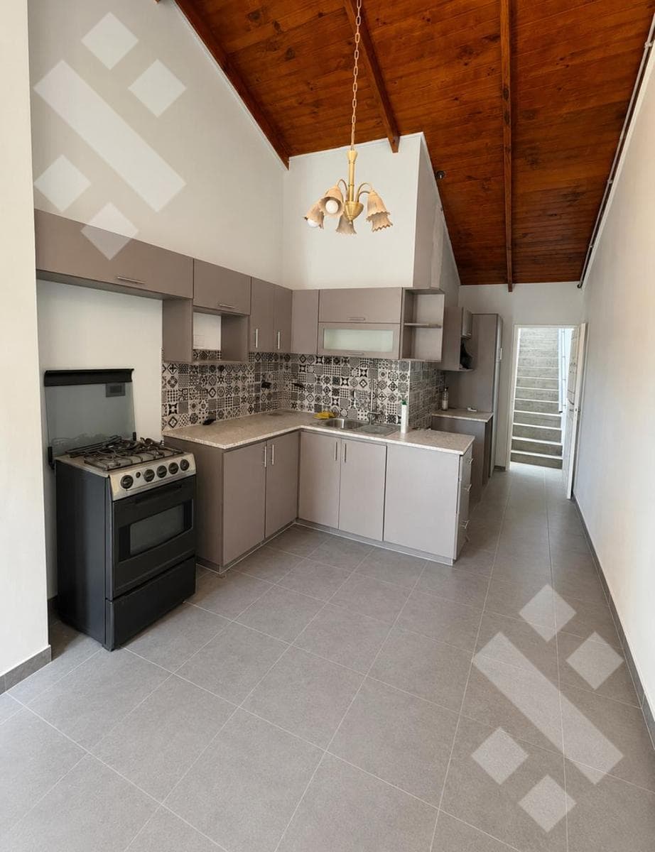 4-BEDROOM HOUSE FOR SALE - GODOY NEIGHBORHOOD, CIPOLLETTI