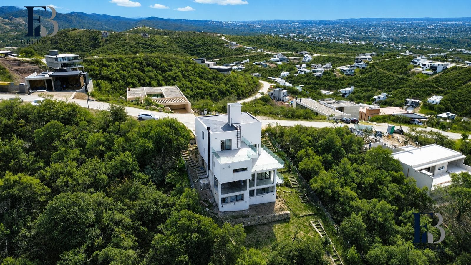 BRAND-NEW HOME IN COUNTRY LA DESEADA