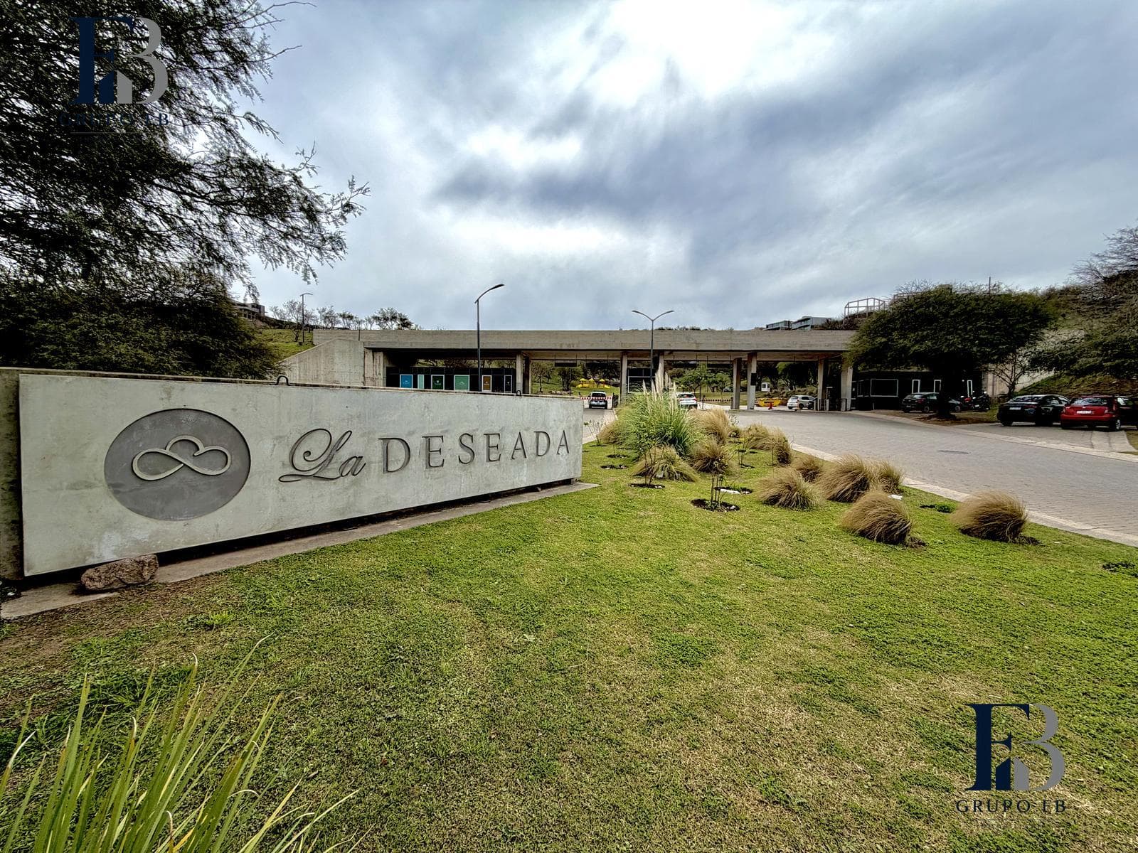 BRAND-NEW HOME IN COUNTRY LA DESEADA