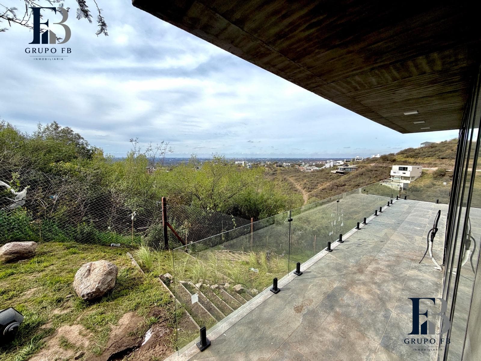 BRAND-NEW HOME IN COUNTRY LA DESEADA