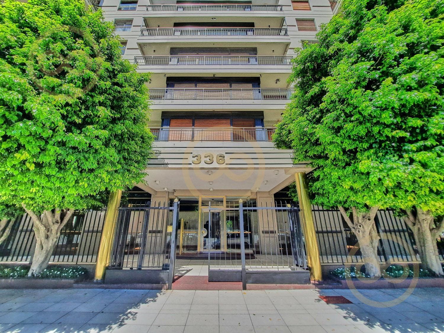 Apartment for sale on Av. Libertador, Retiro/Recoleta: 4 en-suite bedrooms, 2 parking spaces, swimming pool