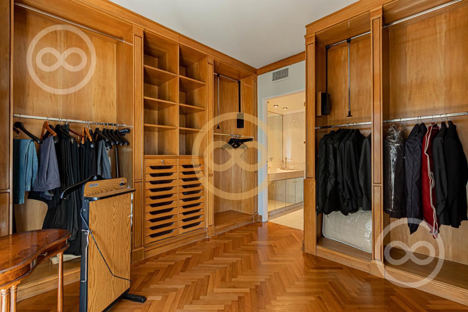 Departamento en venta Retiro Recoleta 3/4 dormitorios en suite 2 cocheras Altisimo Pileta