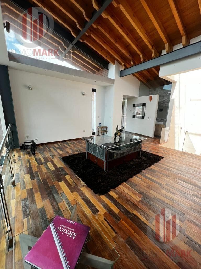 Spectacular House for Sale in Loma de Valle Escondido