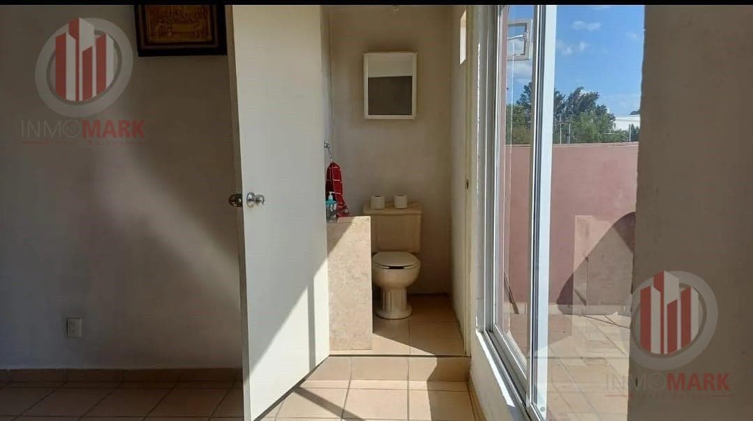 Opportunity: House for Sale in San Juan de Aragón, 3 Levels