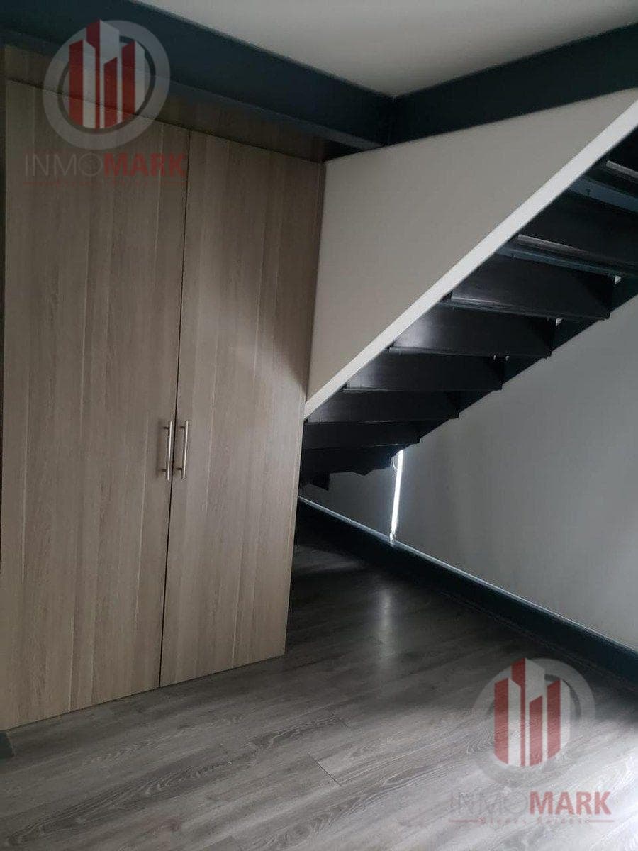 Two-Story Apartment for Sale in the 7 de Noviembre Neighborhood—In Pristine Condition!