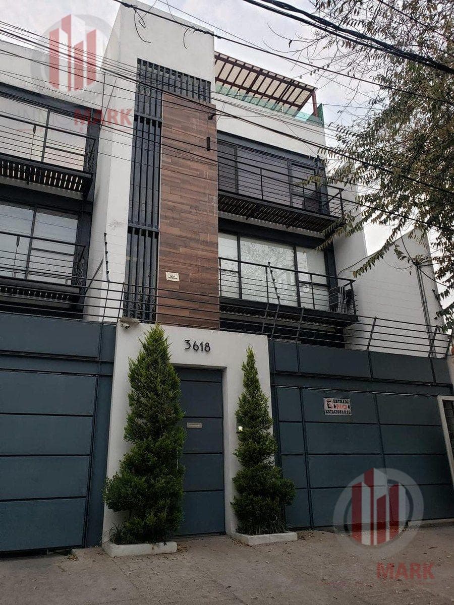 Two-Story Apartment for Sale in the 7 de Noviembre Neighborhood—In Pristine Condition!