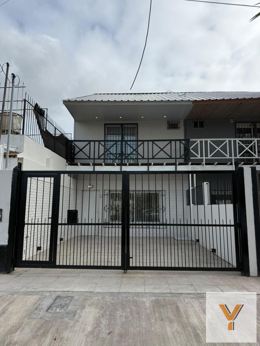 House for Sale - 3 Bedrooms, 2 Bathrooms - 150 m - Mar del Plata