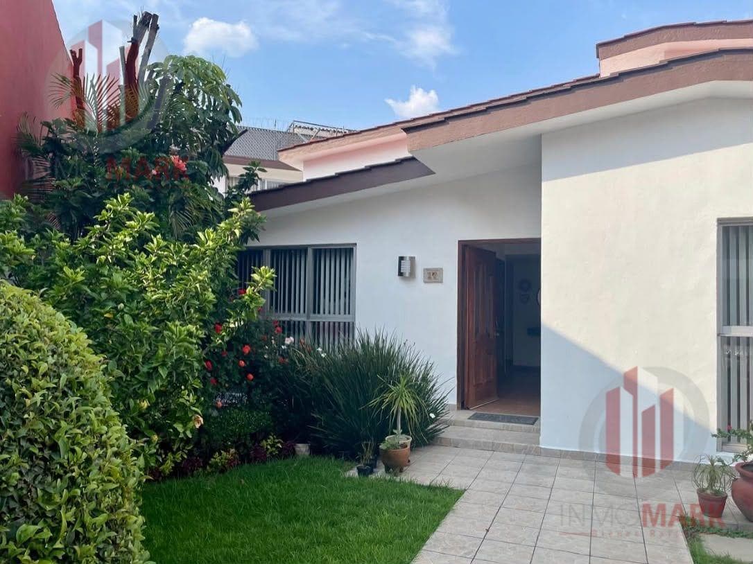 House with Apartment for Sale in Izcalli del Bosque, Naucalpan