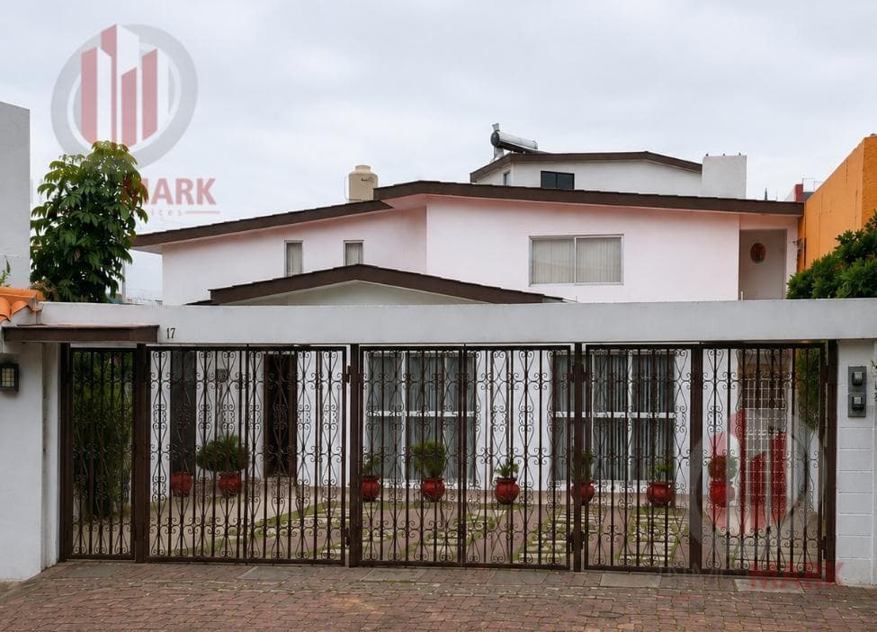 House with Apartment for Sale in Izcalli del Bosque, Naucalpan