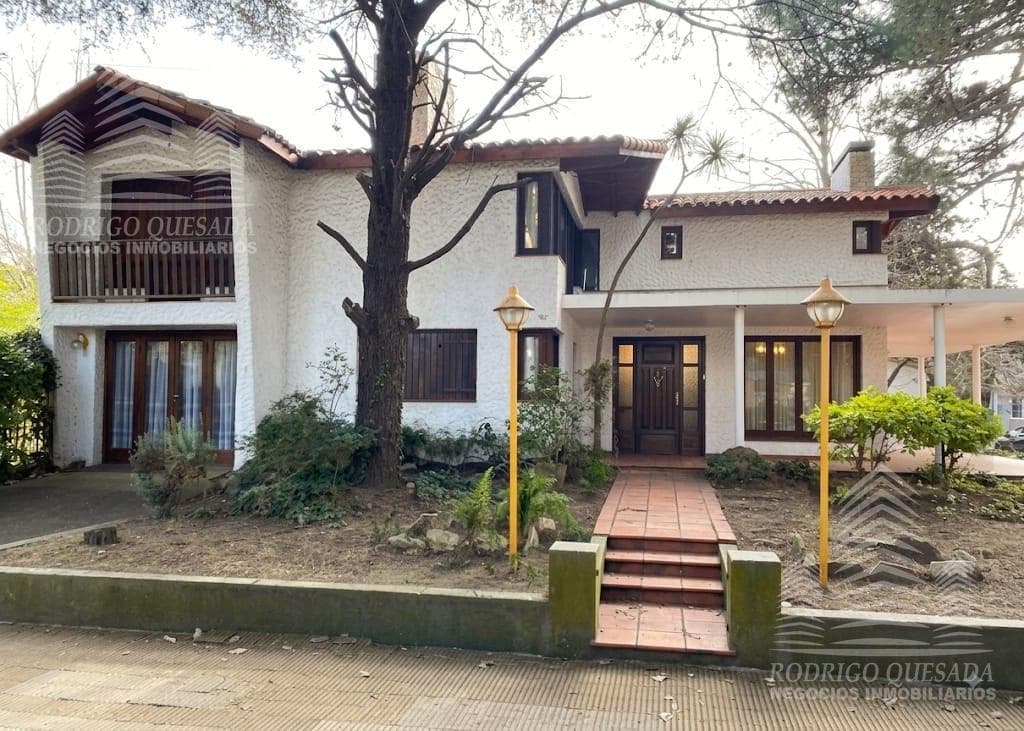10-ROOM VILLA IN DOWNTOWN SAN BERNARDO