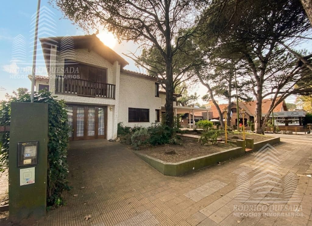 10-ROOM VILLA IN DOWNTOWN SAN BERNARDO