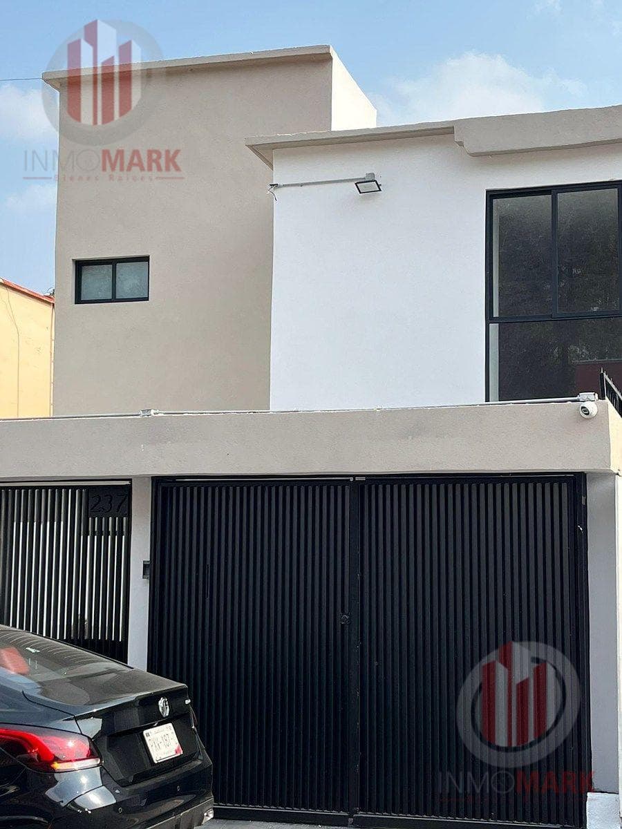 House for Sale in Lomas Verdes, 1st Section, Naucalpan