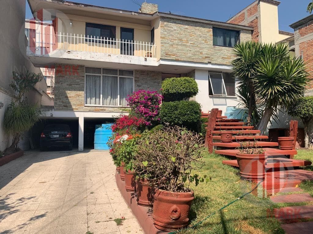 House for Sale on Circuito Médicos in Ciudad Satélite