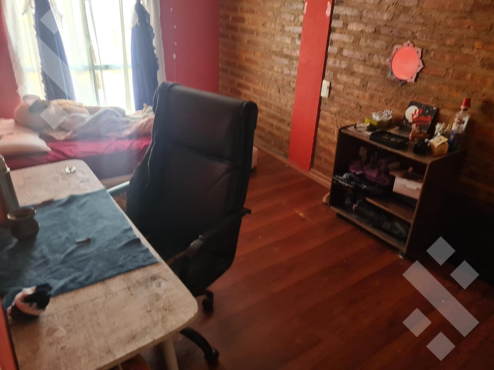 Three-bedroom house with a century-old patio