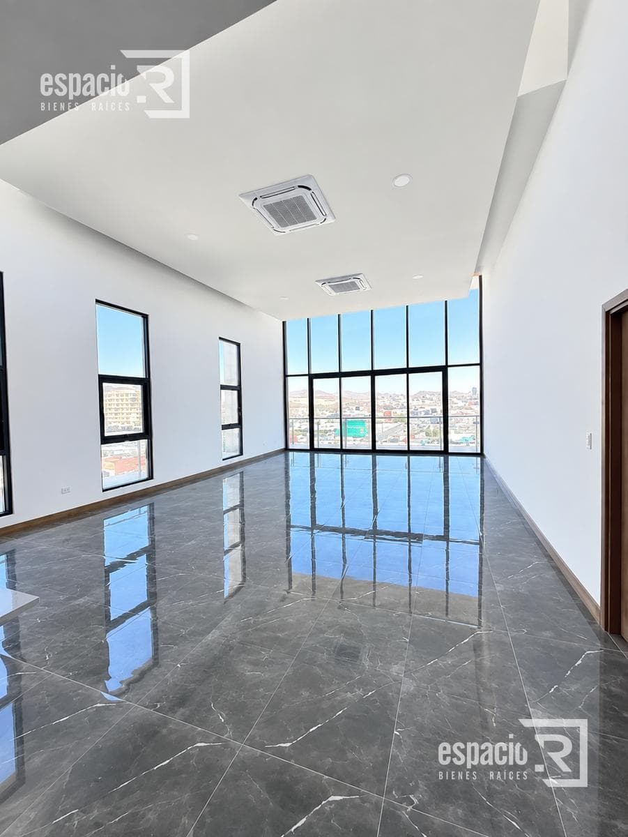 PENTHOUSE EN RENTA EN TORRE RIO CON CELDAS