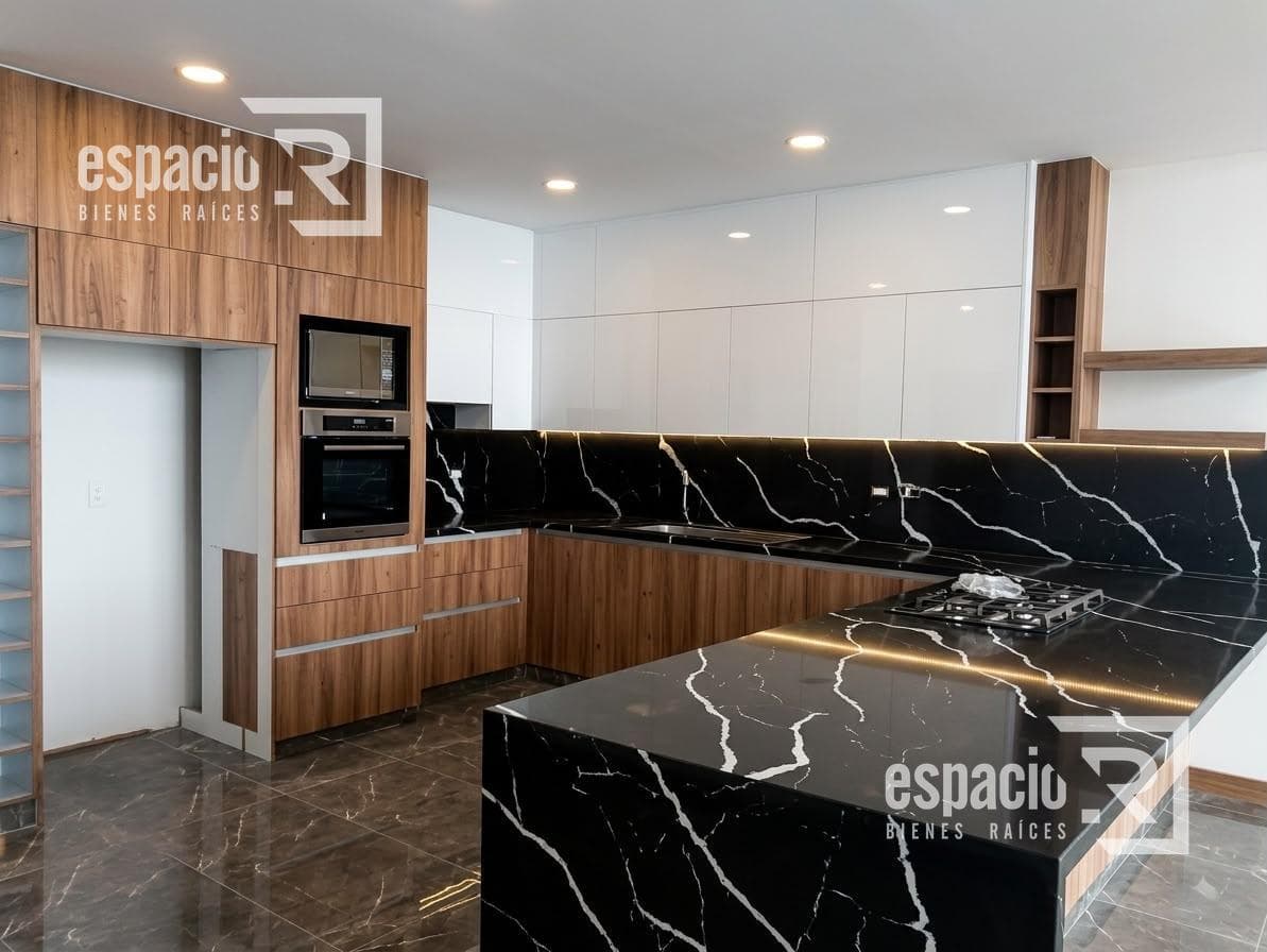 PENTHOUSE EN RENTA EN TORRE RIO CON CELDAS