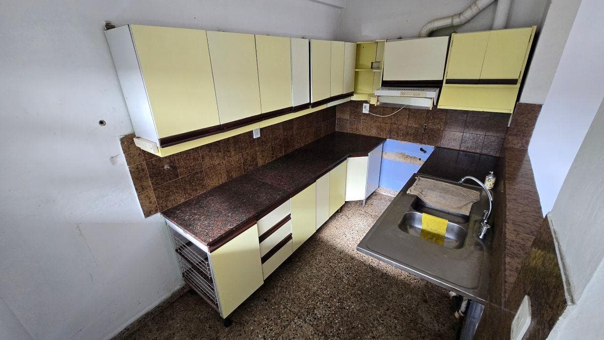 250 m² Triplex with 4 Bedrooms for Rent or Sale in Berisso