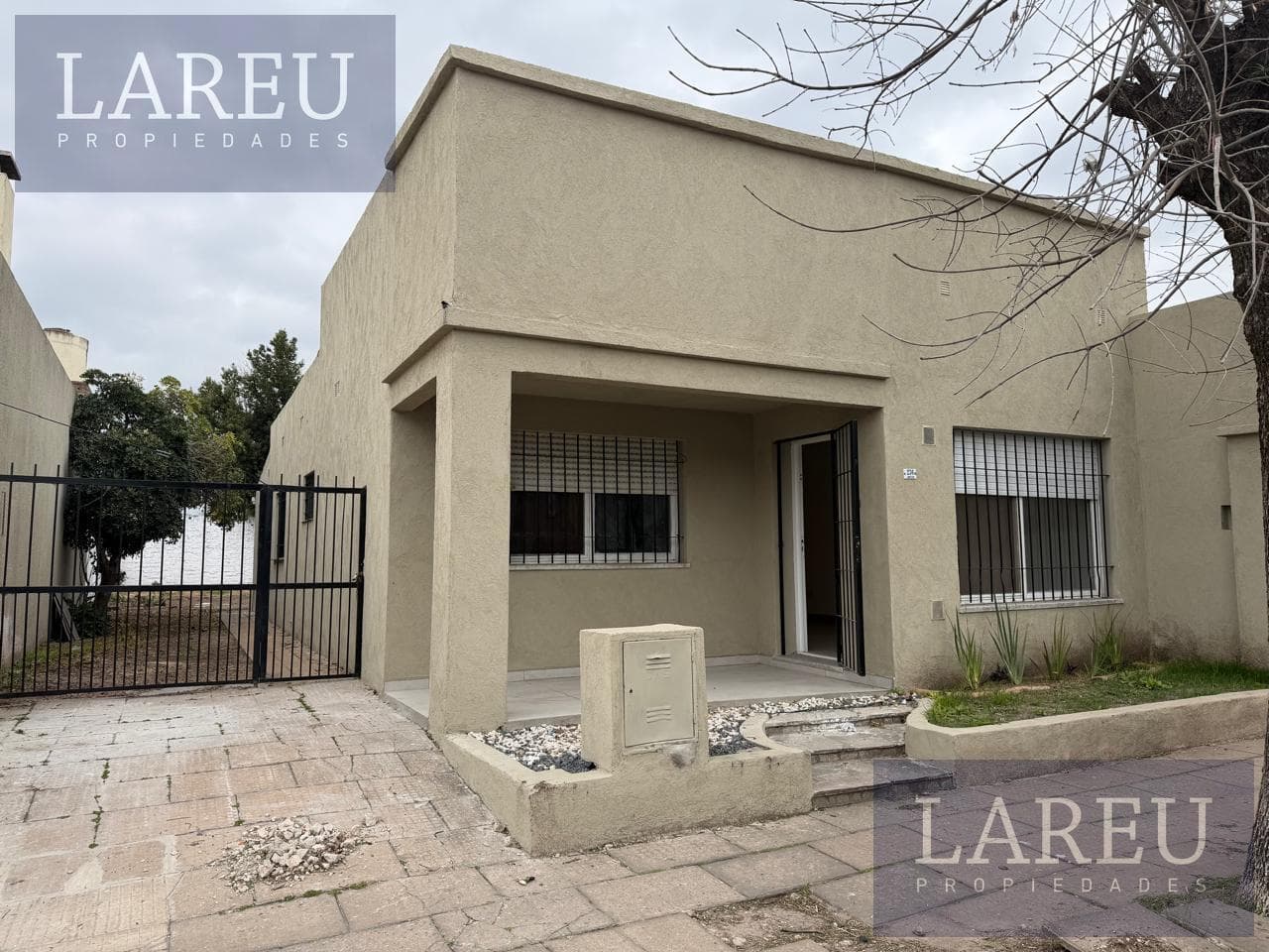 House on Lorenzo Lopez Street - Downtown Pilar