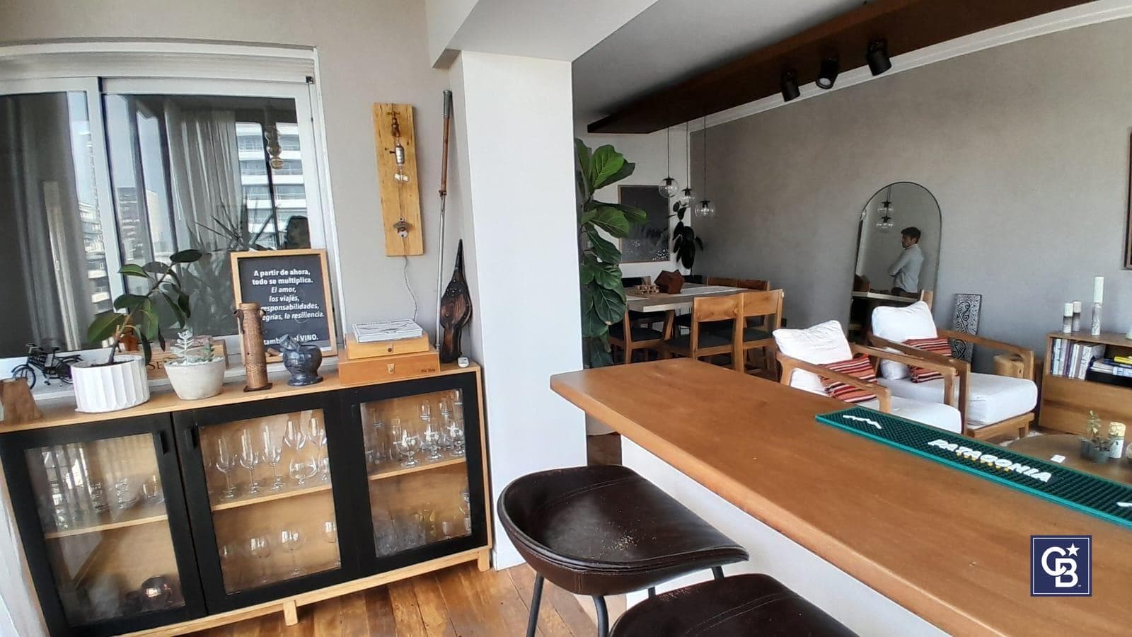 Venta de Departamento Penthouse Reciclado a Nuevo Terraza, Parrilla y 2 Cocheras en Isla de Olivos