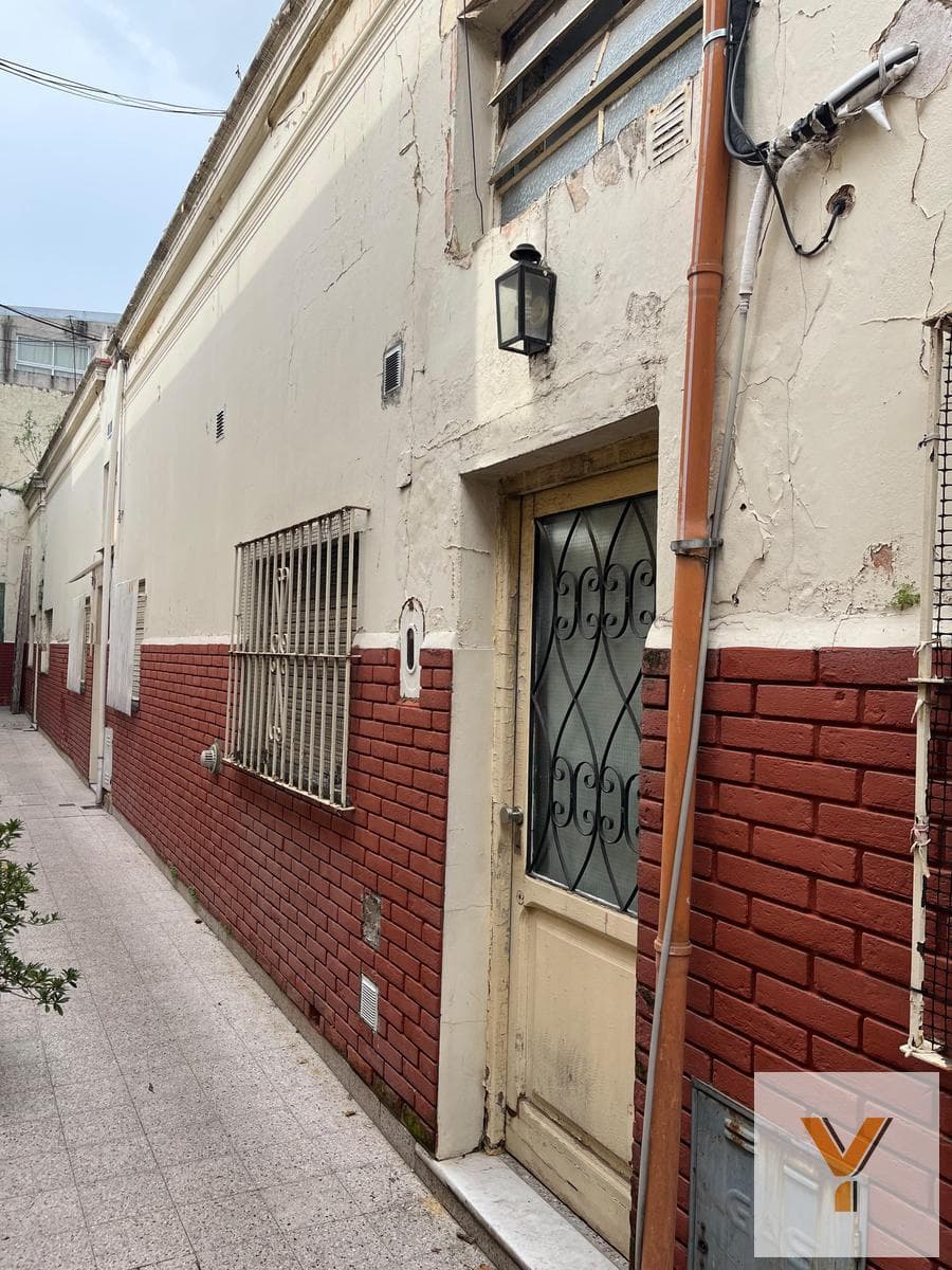 Apartment for Sale - 2 Bedrooms, 1 Bathroom - 65 m² - Flores