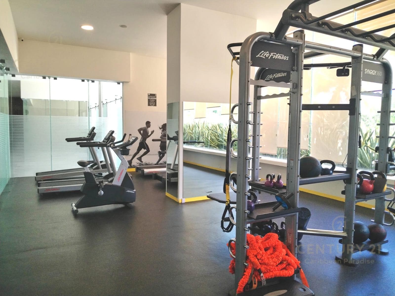 RENOVATED APARTMENT FOR SALE AT SKY RESIDENCES IN CANCÚN C4158