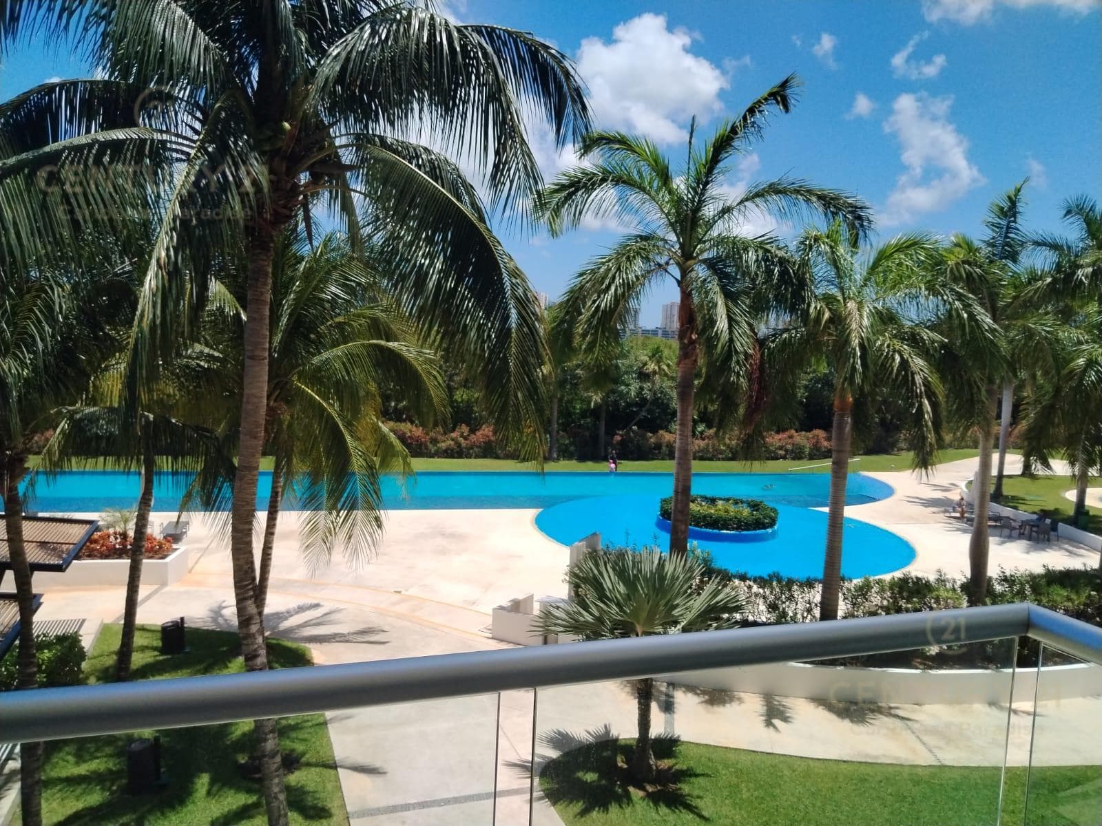 RENOVATED APARTMENT FOR SALE AT SKY RESIDENCES IN CANCÚN C4158