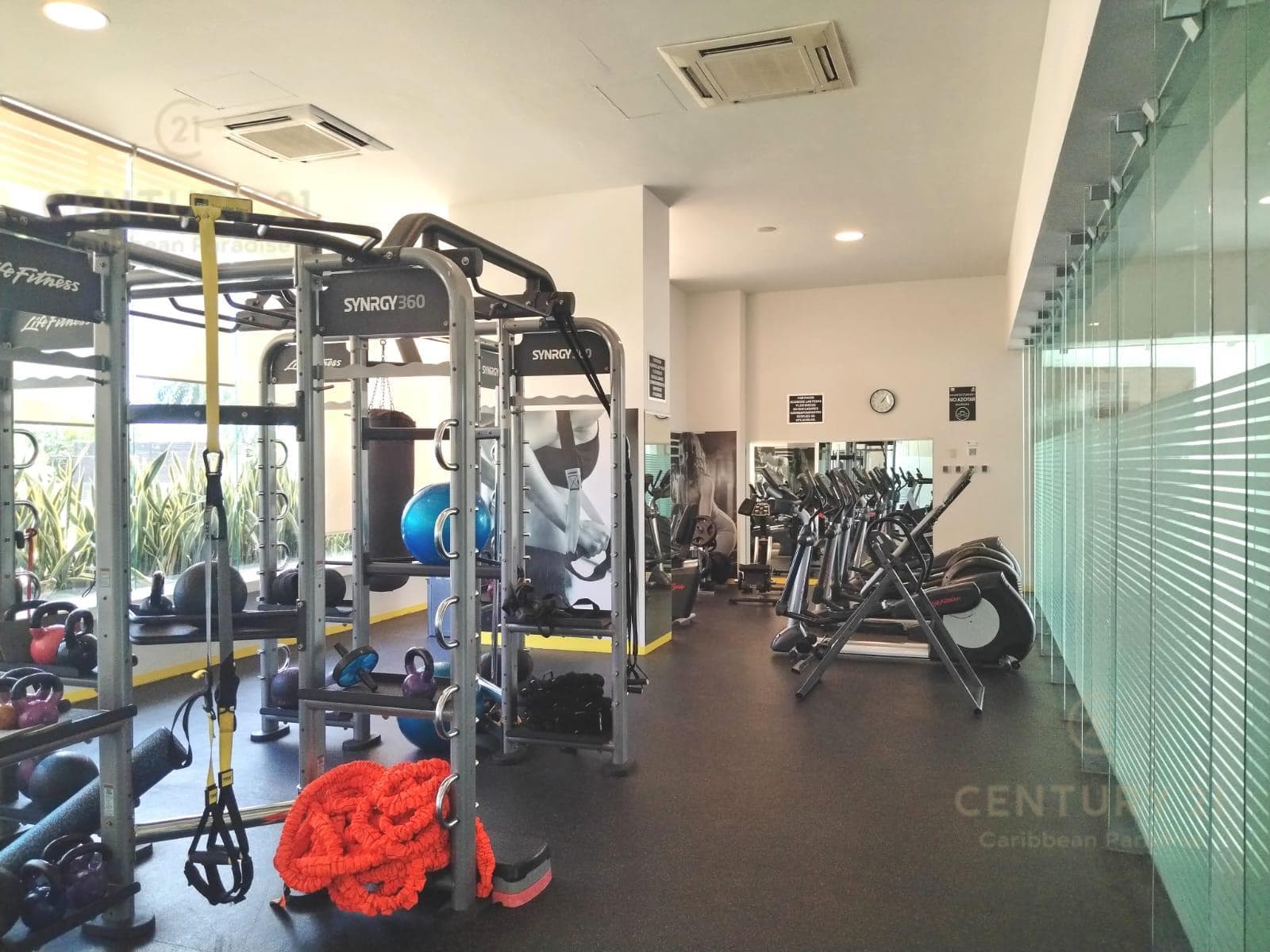 RENOVATED APARTMENT FOR SALE AT SKY RESIDENCES IN CANCÚN C4158