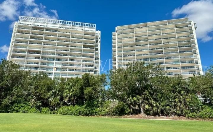 RENOVATED APARTMENT FOR SALE AT SKY RESIDENCES IN CANCÚN C4158