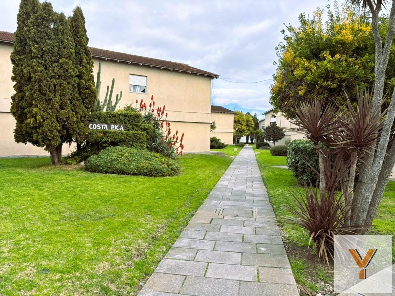 FOR SALE: IMPECCABLE 3-ROOM APARTMENT, CASINO AREA - 60 m, garage, shared garden - Tandil