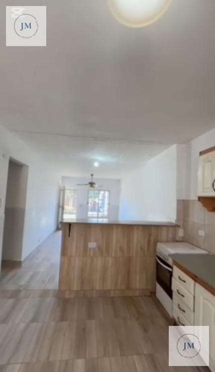 House in Hurlingham, 3 blocks from City Hall