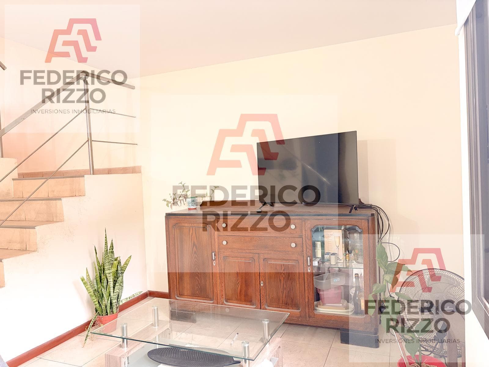 Qualifies for a Loan!! Beautiful Triplex for Sale. 2 Bedrooms. Suipacha 1353! With a garage.