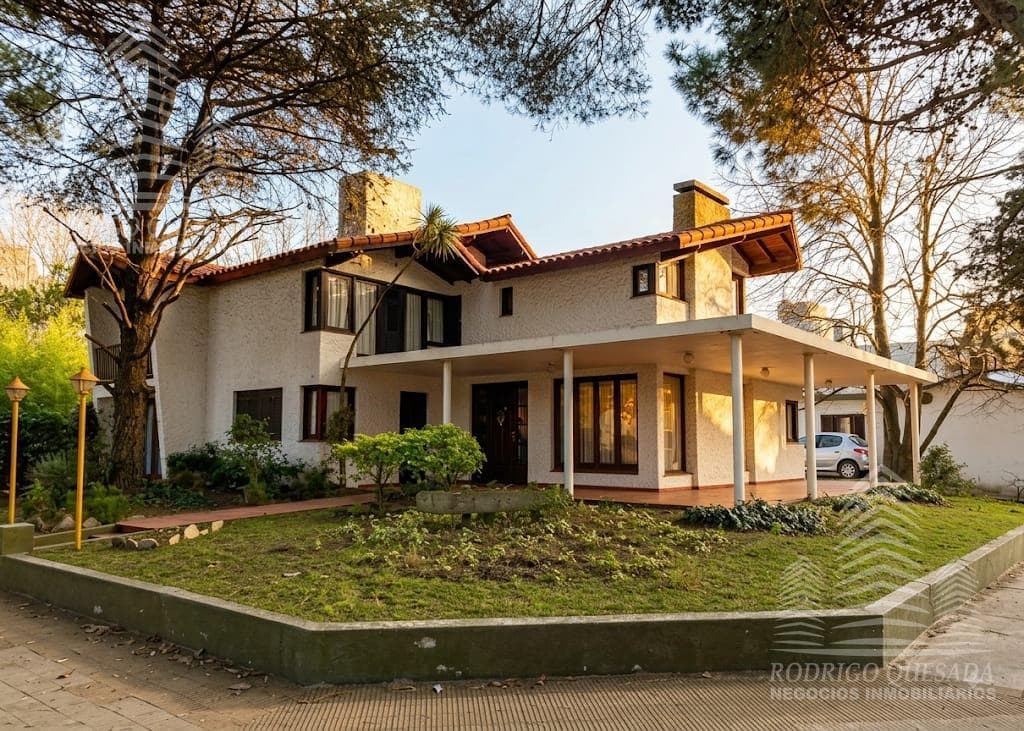 10-ROOM VILLA COMPLEX 3 LOTS IN DOWNTOWN SAN BERNARDO