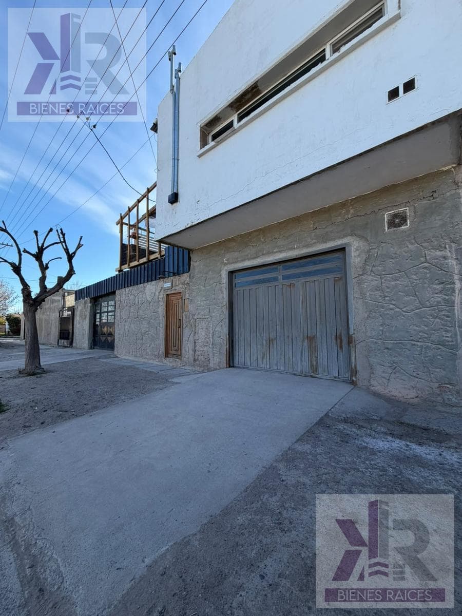 House for Sale with Separate Apartment - Centenario, Neuquén
