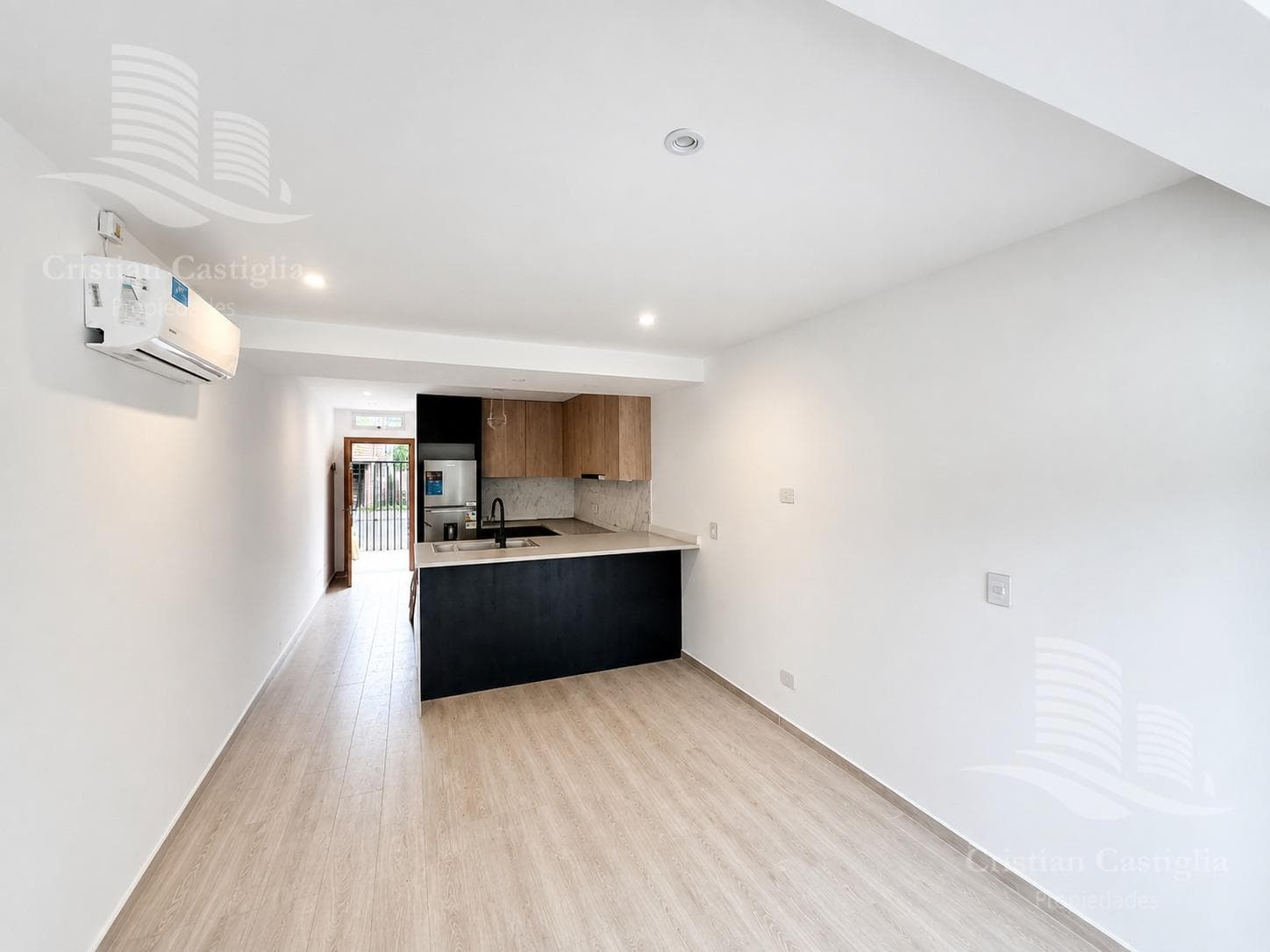 One-Bedroom Apartment in Villa Adelina with a Garden