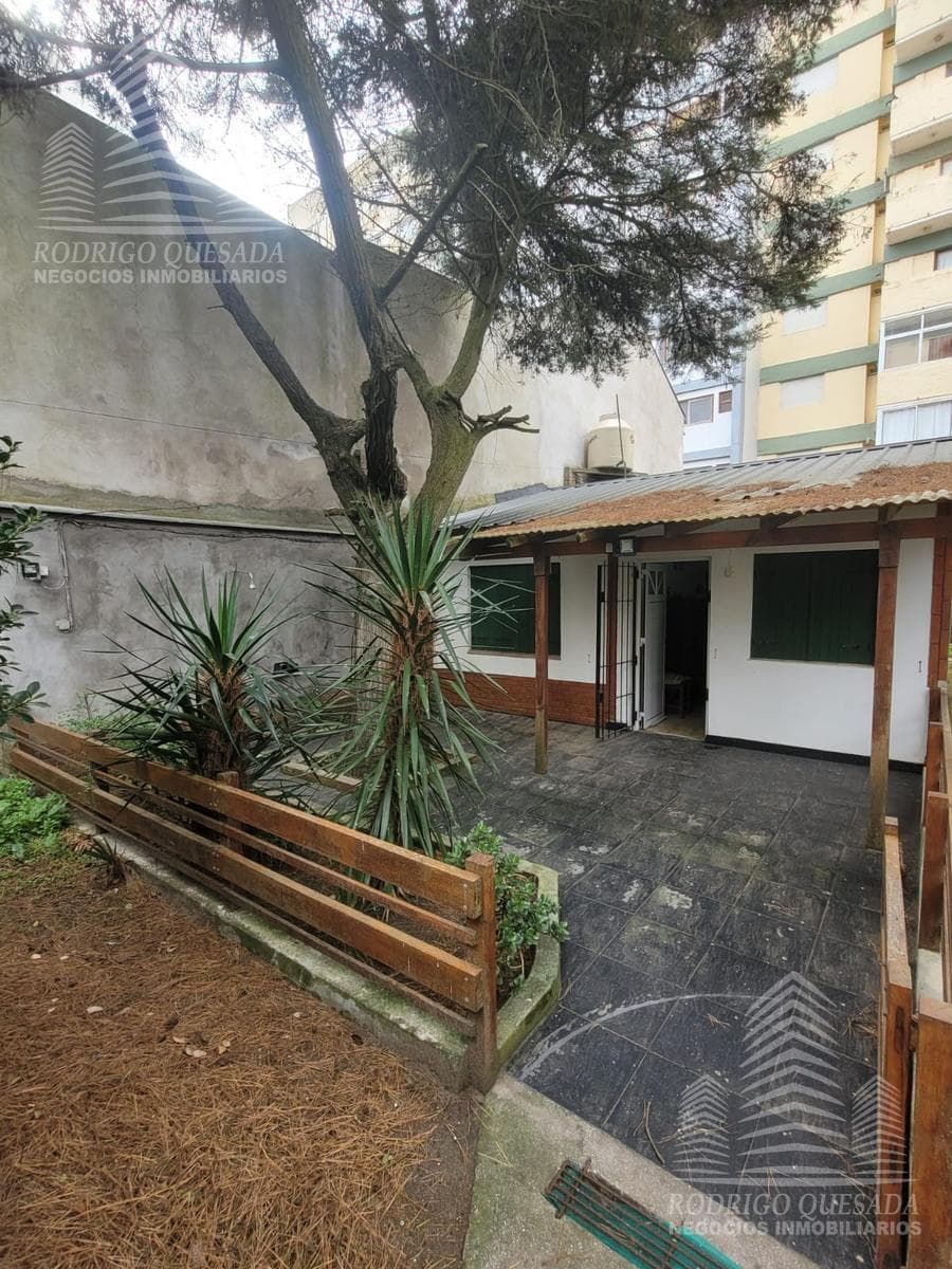 PH-style house, excellent location at 1825 Chiozza