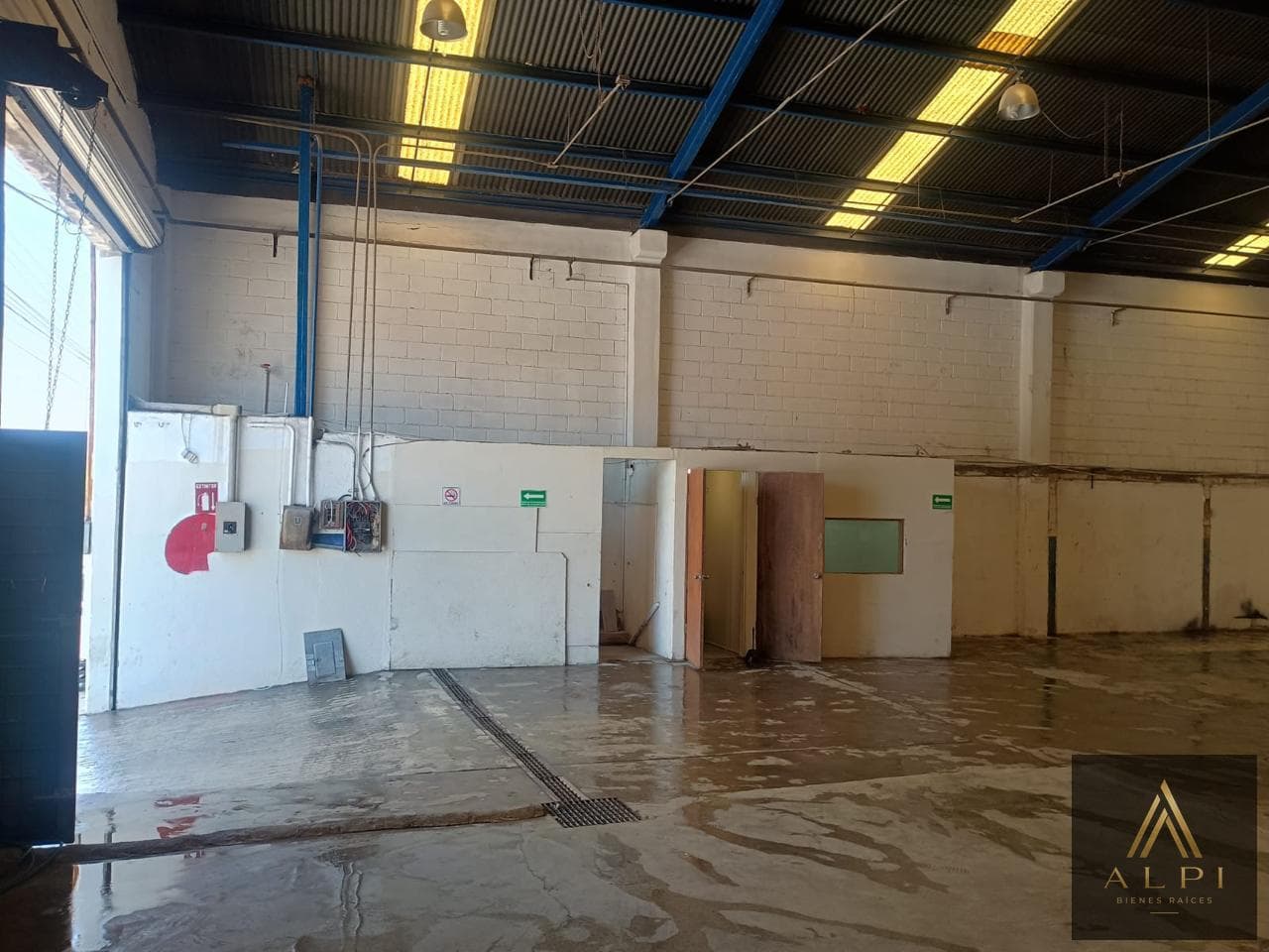 Commercial Warehouse for Rent in Mitras Centro