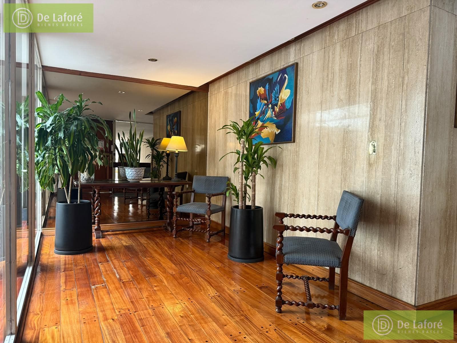 FOR RENT - 4-room apartment with a separate room in Martínez, featuring a covered parking space and a balcony