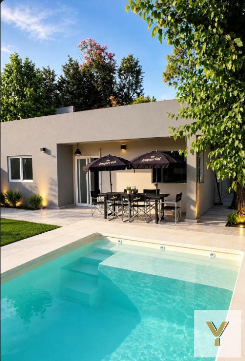 House for Rent - 2 Bedrooms, 2 Bathrooms - 360 m - Berazategui