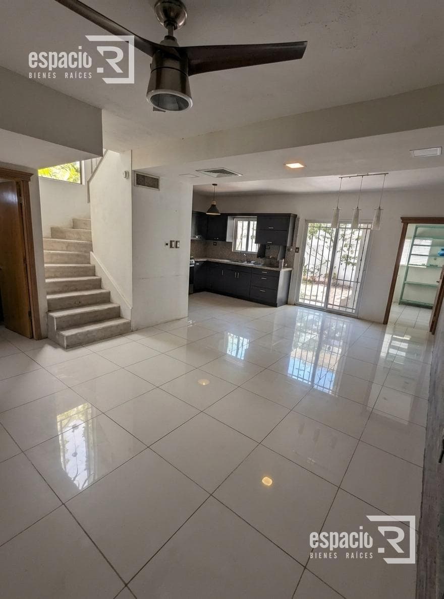 HOUSE IN CUMBRES UNIVERSIDAD